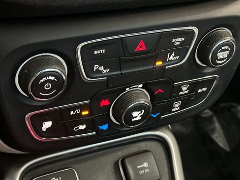 Used 2020 Jeep Compass Latitude FWD image 21
