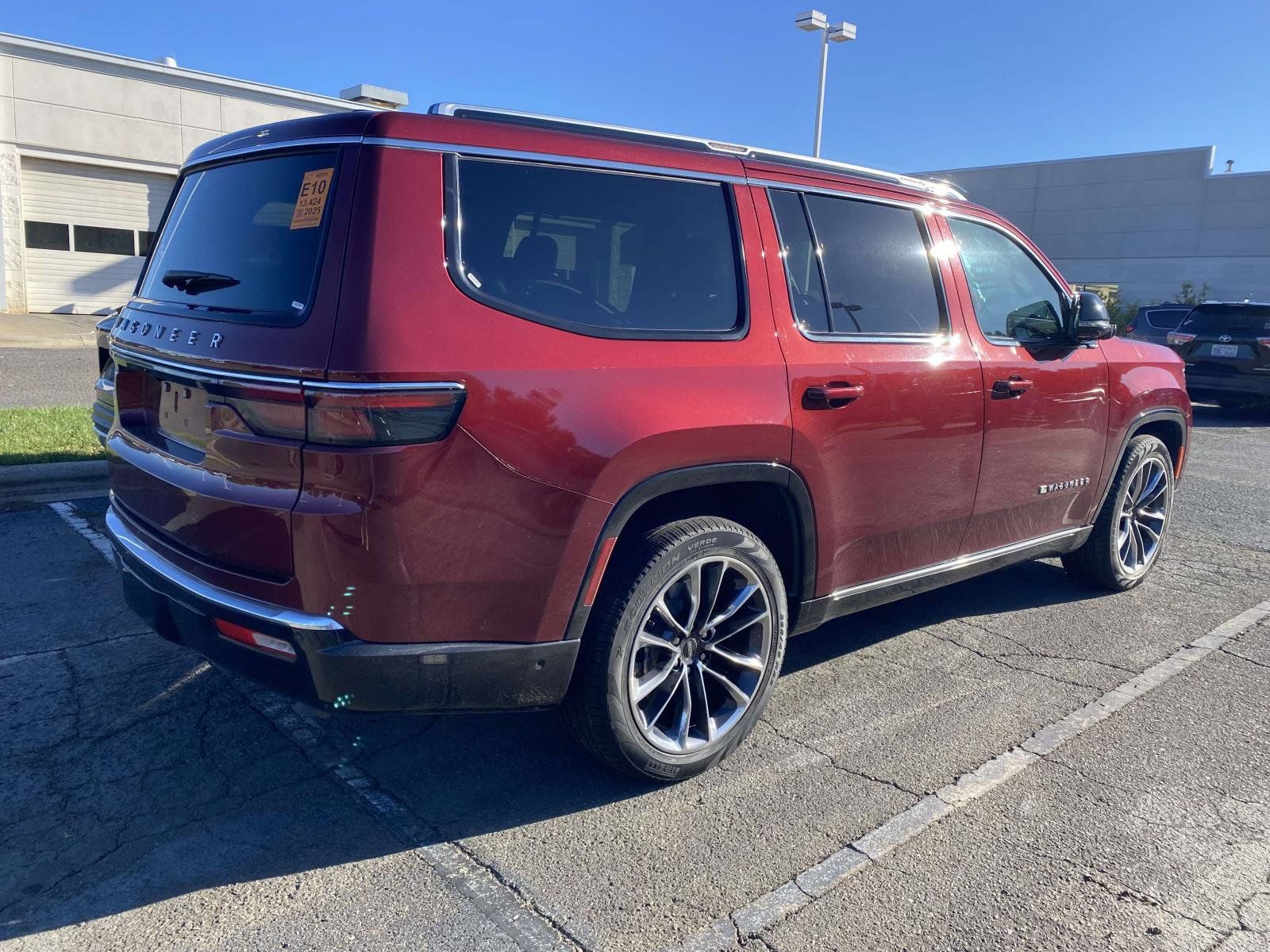 Used 2025 Jeep Wagoneer Series III w/ Premium Group I AWD/4WD image 6