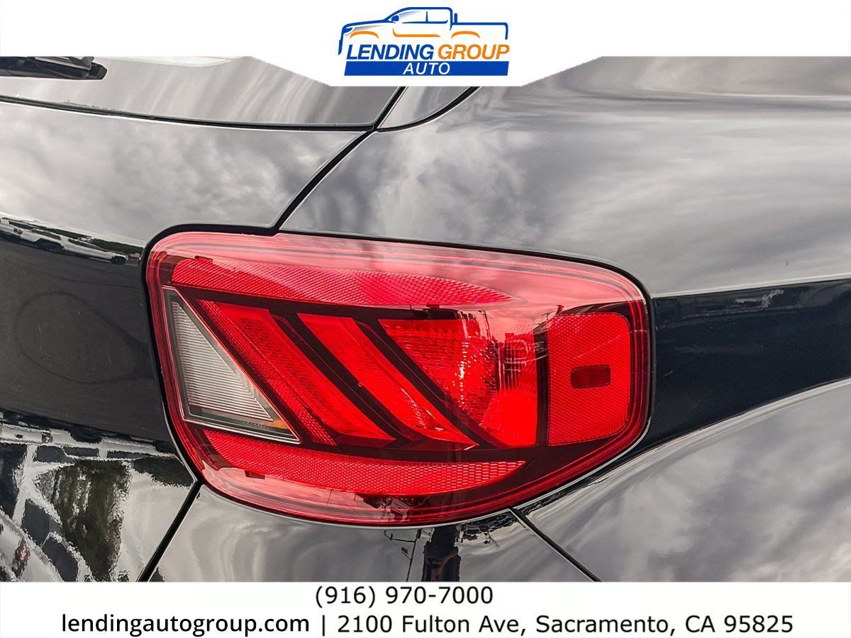 Used 2023 Hyundai Venue SEL FWD image 8