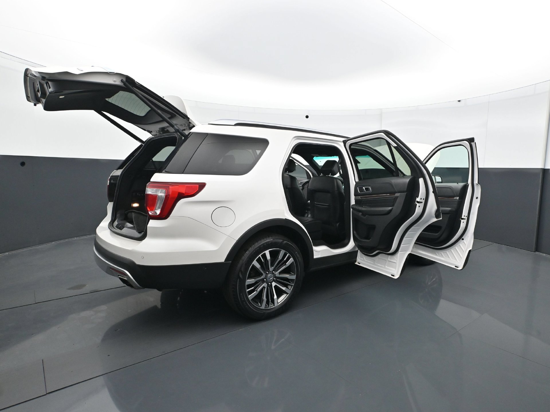 Used 2017 Ford Explorer Platinum AWD/4WD image 35