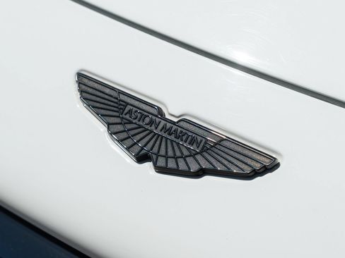 Used 2023 Aston Martin V8 Vantage Roadster RWD image 17
