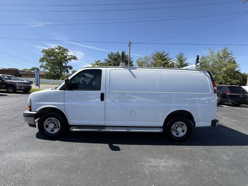 Used 2018 Chevrolet Express 2500 w/ Driver Convenience Package RWD image 4