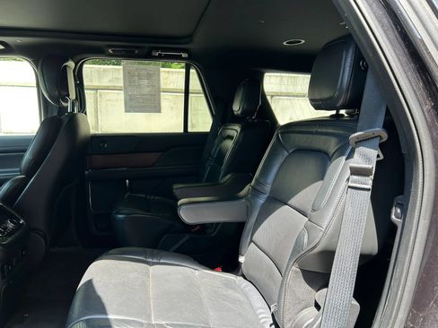 Used 2019 Lincoln Navigator Select AWD/4WD image 4