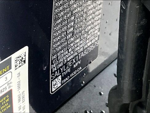 New 2026 Land Rover Range Rover Velar Dynamic SE image 13