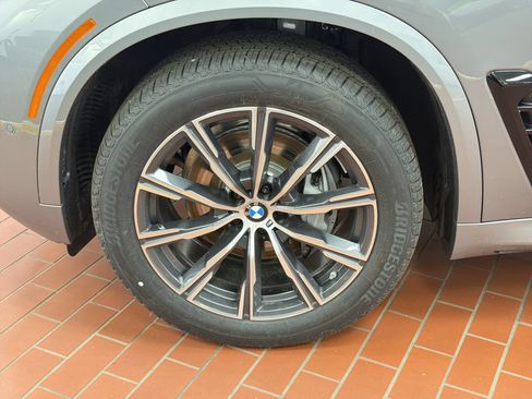 Used 2026 BMW X5 xDrive40i w/ M Sport Package AWD/4WD image 12