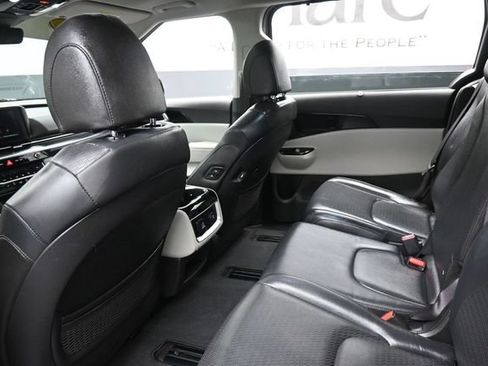 Used 2023 Kia Carnival SX Prestige w/ Paint Protection Package FWD image 25