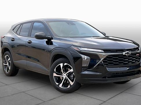 Used 2025 Chevrolet Trax RS w/ Driver Confidence Package image 4