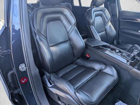 Used 2017 Volvo XC90 T6 Momentum w/ Vision Package image 24