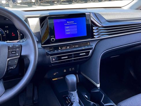 Used 2025 Toyota Camry LE image 7