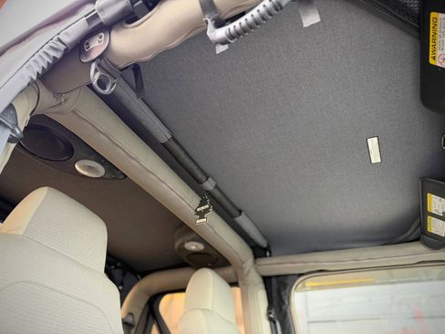 Used 2004 Jeep Wrangler Sahara w/ Dual Top Group image 23