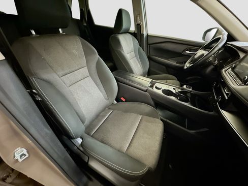 Used 2025 Nissan Rogue SV image 32