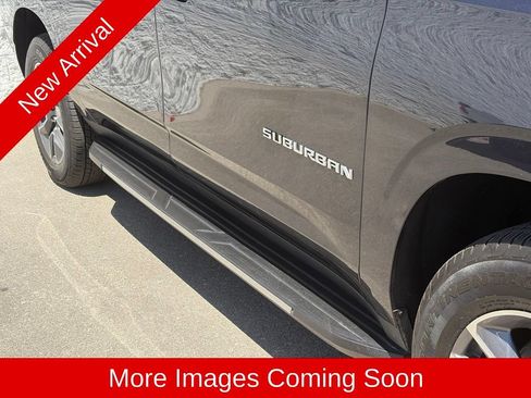 Used 2023 Chevrolet Suburban LT RWD image 8