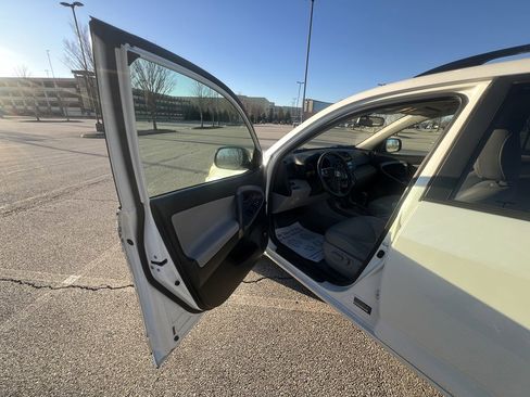 Used 2010 Toyota RAV4 Limited image 17