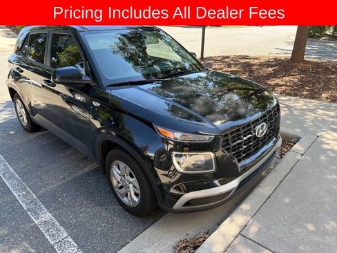 Used 2024 Hyundai Venue SE FWD image 1