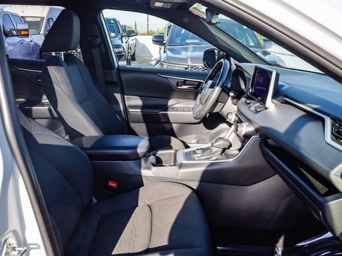 Used 2024 Toyota RAV4 SE image 18