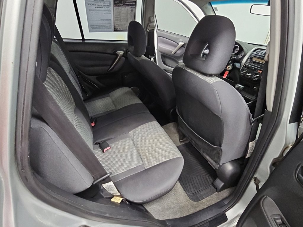 Used 2005 Toyota RAV4 2WD w/ "L" Pkg image 29