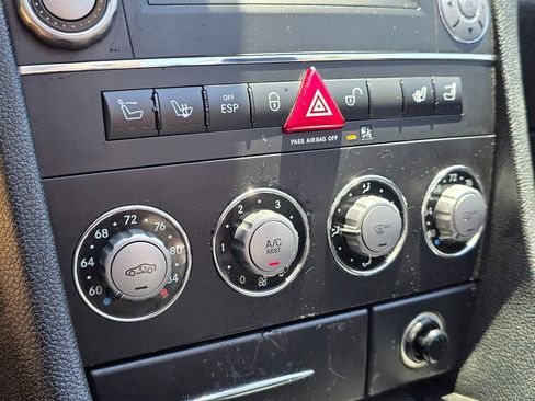 Used 2011 Mercedes-Benz SLK 350 image 30