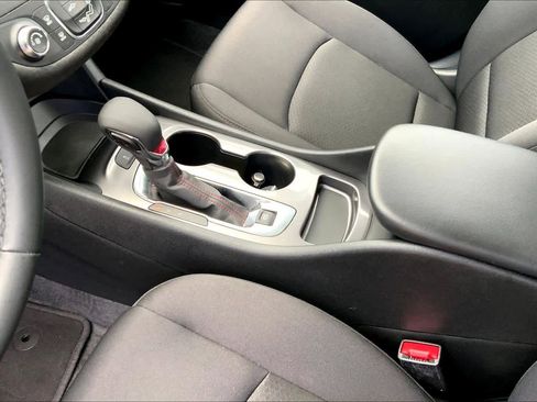Used 2025 Chevrolet Malibu RS FWD image 17