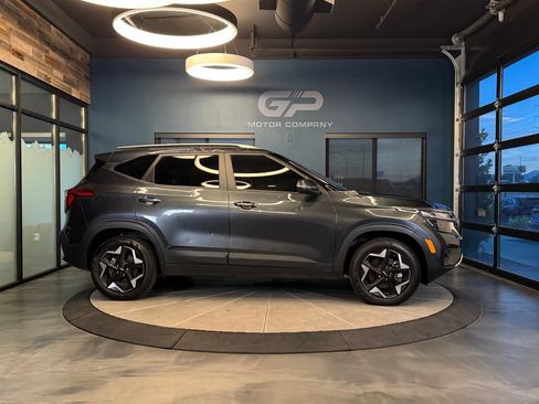 Used 2025 Kia Seltos S AWD/4WD image 2