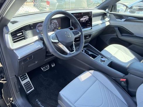 New 2026 Volkswagen Tiguan SE R-Line FWD image 14