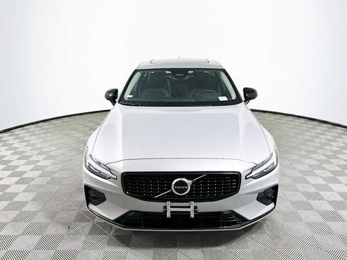 Used 2025 Volvo S60 B5 Core image 2