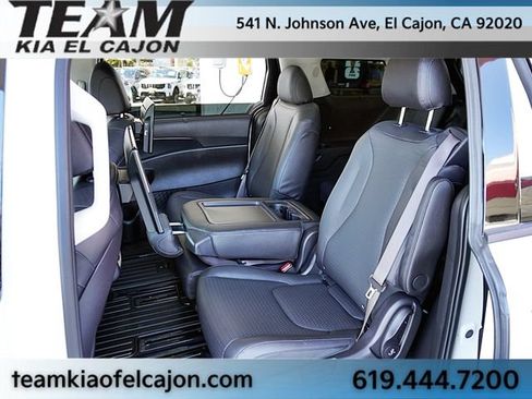 Certified 2025 Kia Carnival SX Prestige FWD image 18