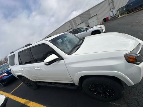 Used 2022 Toyota 4Runner SR5 Premium image 4