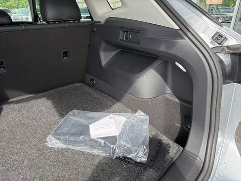 Used 2025 Volkswagen Tiguan SE AWD/4WD image 17