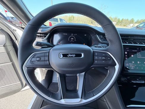 Used 2025 Jeep Grand Cherokee L Laredo w/ Luxury Tech Group I image 13