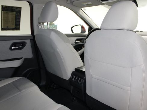 Used 2023 Nissan Rogue SV AWD/4WD image 29