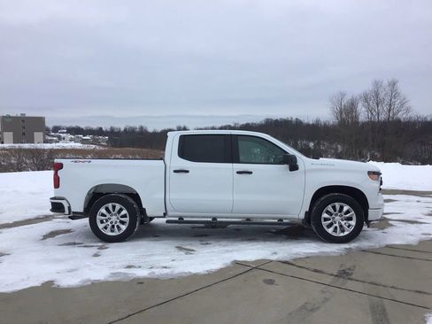 Used 2023 Chevrolet Silverado 1500 Custom image 2