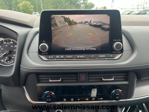 Used 2023 Nissan Rogue SV AWD/4WD image 12