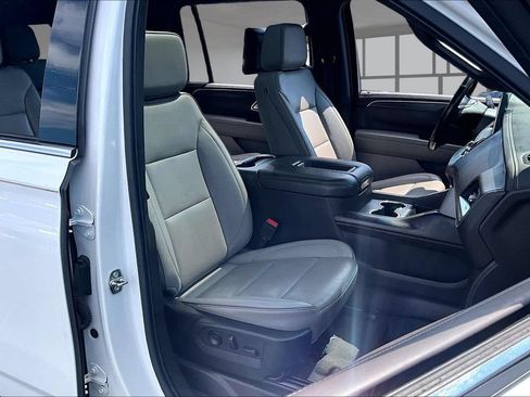 Used 2022 GMC Yukon XL SLT w/ SLT Premium Package AWD/4WD image 7