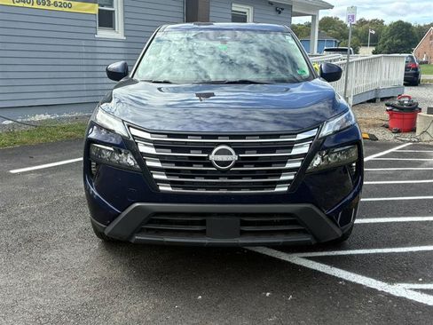 Used 2024 Nissan Rogue SV AWD/4WD image 9