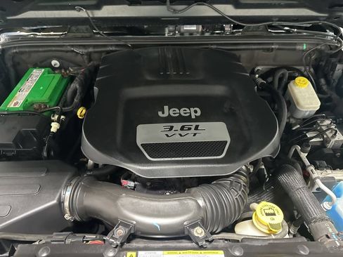 Used 2012 Jeep Wrangler Unlimited Sport AWD/4WD image 8