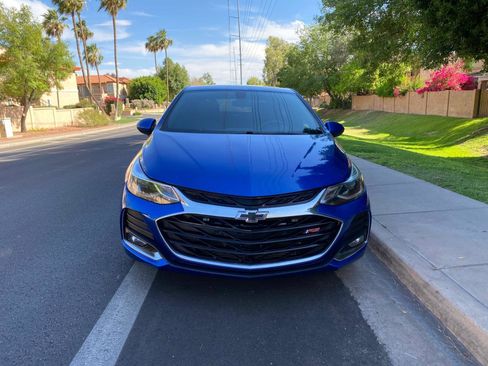 Used 2019 Chevrolet Cruze LT w/ Convenience Package FWD image 3