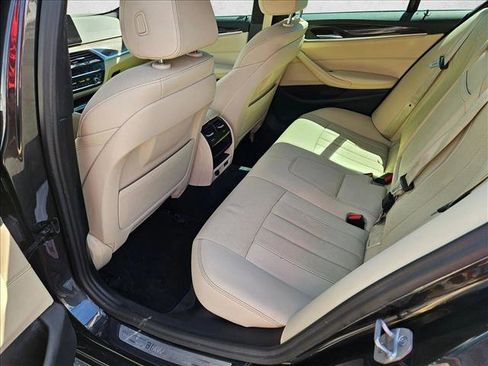 Used 2023 BMW 530i w/ Convenience Package image 18