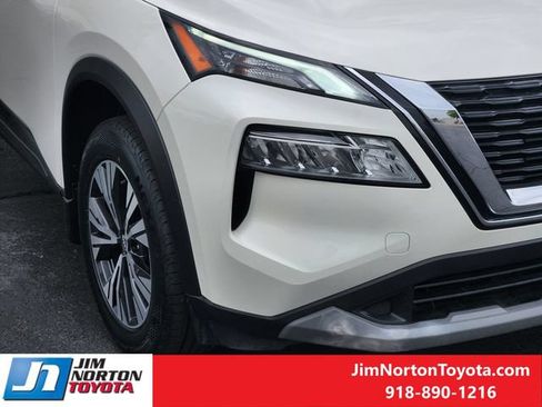 Used 2023 Nissan Rogue SV FWD image 9