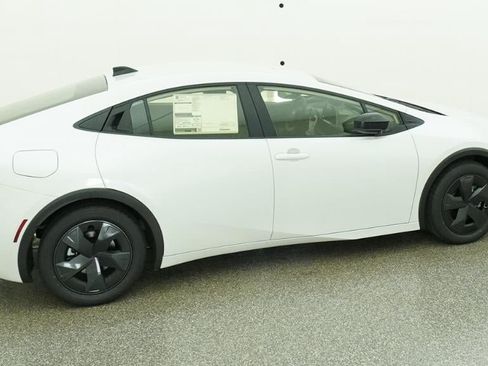 New 2026 Toyota Prius Plug-In Hybrid FWD image 10