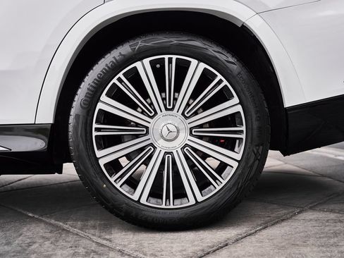 Used 2026 Mercedes-Benz Maybach GLS 600 4MATIC image 12