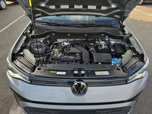 New 2025 Volkswagen Taos SE image 9