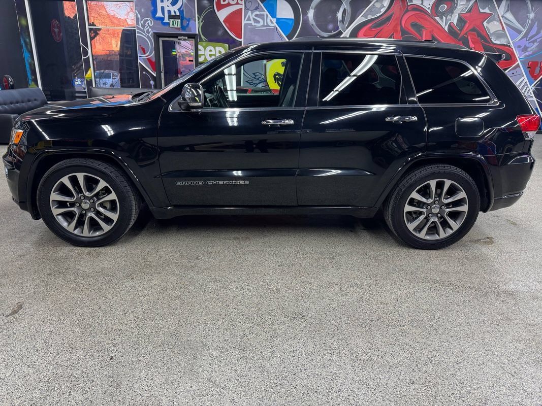 Used 2017 Jeep Grand Cherokee Overland AWD/4WD image 2