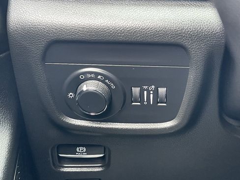 New 2025 Jeep Grand Cherokee Altitude image 40