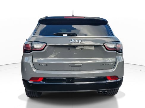 Used 2022 Jeep Compass Limited w/ Elite Group image 5