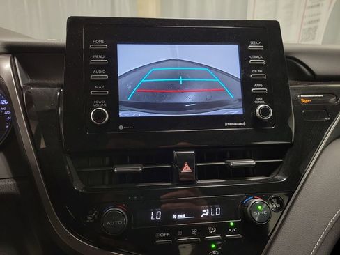 Used 2022 Toyota Camry SE FWD image 16