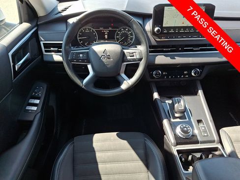 Used 2024 Mitsubishi Outlander SE FWD image 12