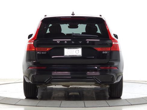Certified 2025 Volvo XC60 B5 Core AWD/4WD image 8