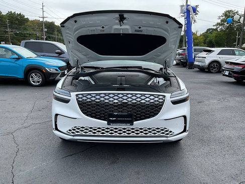 Used 2026 Genesis Electrified GV70 image 8