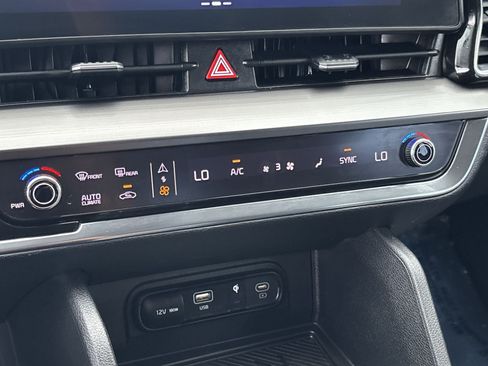 Used 2023 Kia Sportage EX FWD image 16