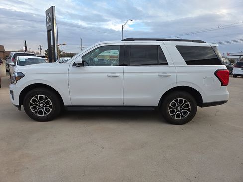 Used 2024 Ford Expedition XLT image 3